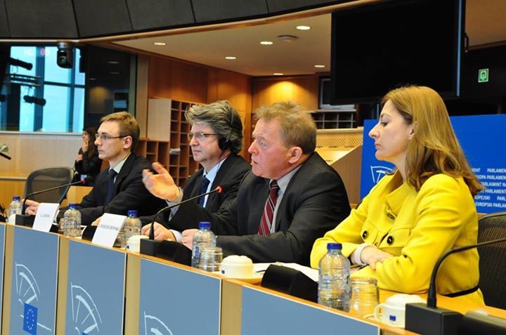 EU-parlamentin valtuuskunnan tiedote 12.2.2014 Romanian kodittomien koirien tilanteesta